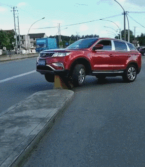 妹子|搞笑GIF:我以为再也不买带毛毛的衣服了