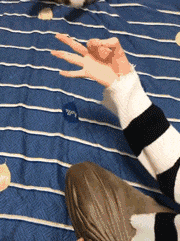 有模有样|搞笑GIF: 你俩走在一起好像不太合适吧! 这是最萌身高差吗!