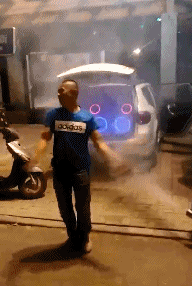 炉火纯青|爆笑gif图：喵星人，你真该减肥了，不然以后这个门还得扩大