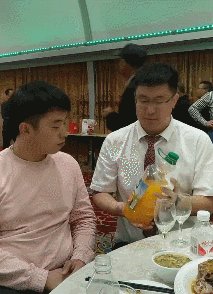 田螺|开心笑话:昨天晚上和媳妇陪她闺蜜吃烧烤,旁边坐了四个二十左右