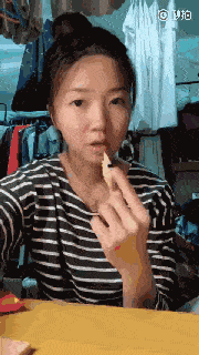 教官|搞笑GIF动图:我也不知道,我是巡考的?