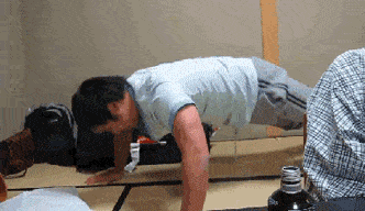 不错|搞笑GIF:刚招的营业员看着还不错吧