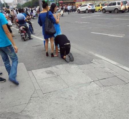 姑娘|搞笑GIF：姑娘，你有想过人家车子的感受吗