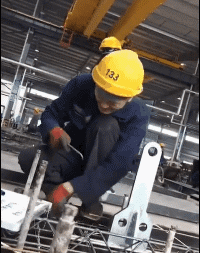 葛优|搞笑GIF：老公解释说当时只是本能反应，我能相信他吗？