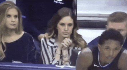 秦王|搞笑GIF图: 不好意思, 腿长真的了不起, 而且还好看!