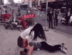 姑娘|搞笑GIF: 姑娘别再晃了，我真的要晕掉了！