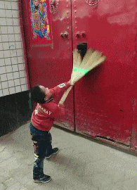 孩子|搞笑GIF:孩子,你走快点追上他,就还是你的!