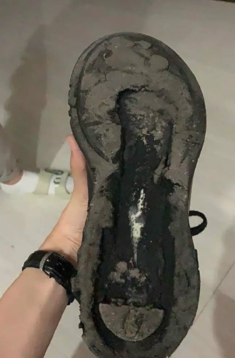 鞋底|搞笑GIF图：这个红灯竟有一分多钟时间，绿灯竟然才一秒