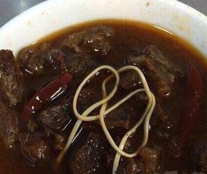 搞笑gif看到情侣大街上秀恩爱时我的内心写照