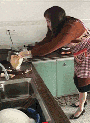 这是|搞笑GIF: 这饭做的大妈都看不下去了