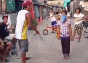 天飞|搞笑GIF趣图：妹子吃个东西还要遮遮掩掩的