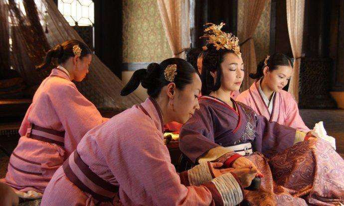 或许审食其的体贴和周道,让吕雉产生了错觉,仿佛这位整天照顾自己的