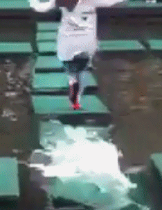 妹子|搞笑GIF趣图：妹子，马上就要成功了，你这是激动什么呢？