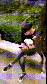 汗毛|搞笑GIF: 呵呵, 看来阿姨是和我杠上了, 这架势她是不会放过我的