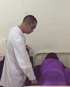 黑猩猩|搞笑GIF: 美女, 你这是在干什么!