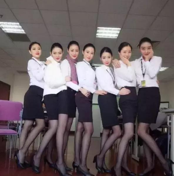 大妈|爆笑精选：闺蜜男友劈腿，俩人分手了 闺蜜哭的死去活来的