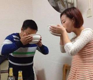 汉子|搞笑gif图:和女汉子喝酒,压力有点大