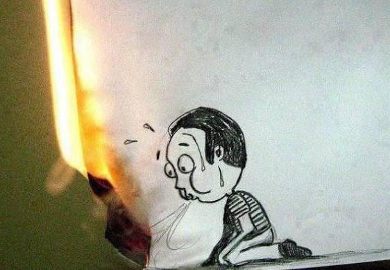 手机|搞笑段子图片：我的手机屏幕现在设置成贞子了，吓不死你！