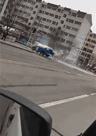 拎包|搞笑GIF：真以为你那么厉害呢？很会玩呢！自讨苦吃啊！