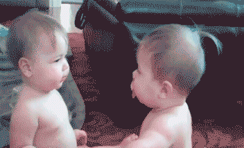 小不点儿|搞笑GIF：小时候发脾气就是这样的，别笑说的就是你