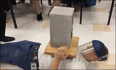 喜娘|搞笑GIF：吃太急太热，然后吐出