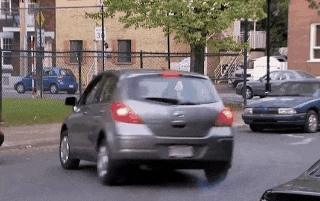 姑娘|搞笑GIF: 下雨了,赶紧回家收衣服了