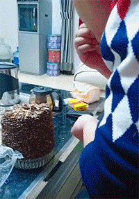 妹子|搞笑GIF：看的我都疼