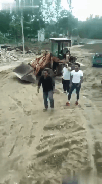 洗衣机|搞笑GIF：别生气了！洗衣机已经买了！以后你都不会这么累了！