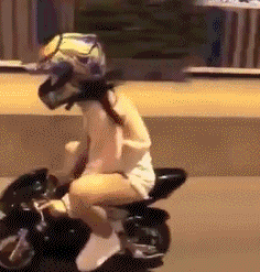 姐姐|搞笑gif趣图：小姐姐的摩托车真是炫酷啊