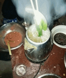 好吃|GIF搞笑趣图:竟然晕了!有那么大威力吗?我感觉挺好吃的!