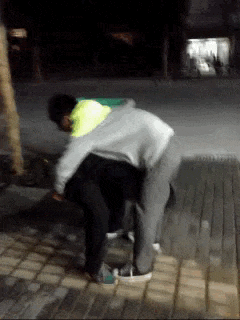 妹子|搞笑GIF:第一次见到,瑜伽圈是这样玩的