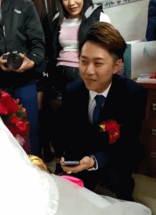 大金|搞笑GIF：这女生她跑起来我都追不上