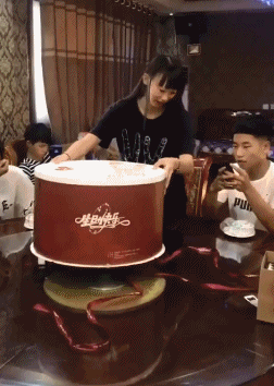 这是|搞笑GIF：太欠打了，现在的学生都是这么猖狂吗