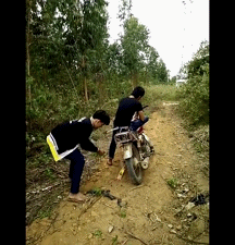 感觉|搞笑GIF：一个精致的司机，但是给人的感觉有点娘啊