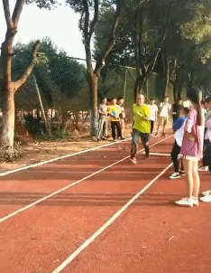 在行|搞笑GIF图：有车有房，摇车在行