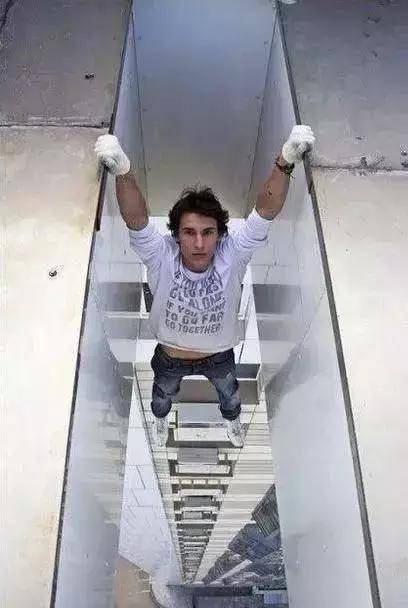 女友|GIF趣图: 我说她是我女友,你们会相信吗?