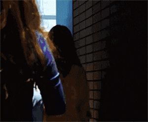 大哥|搞笑GIF趣图:请问,你把车停进去了,然后怎么出来?