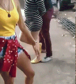 大哥|搞笑GIF:大哥你的头天生能弹奏啊!