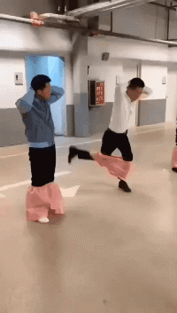 丐帮|搞笑GIF:很多人都第一时间冲了上去,感动!