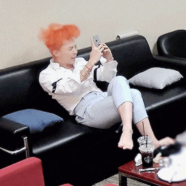 妹子|搞笑GIF趣图:姑娘你喝了多少酒才能醉成这样?这下丢人丢大了!