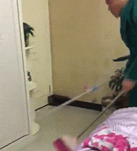 插兜|搞笑GIF趣图：想看看女朋友有没有整容，这样就对了！