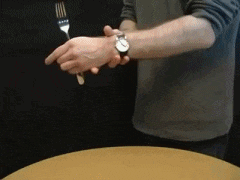 女孩子|搞笑GIF：当一个女孩子很长时间没有男朋友时