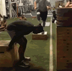 助人为乐|搞笑GIF: 大哥助人为乐是好事,但是下车不要忘拉手刹