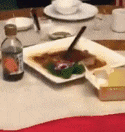 螃蟹|搞笑GIF: 还好以前练过一字马，不然这活没法接！