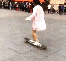 小伙子|搞笑GIF：小伙子，你这帽子是怎么到脚上的，说出你的故事