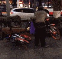 插兜|搞笑GIF趣图：想看看女朋友有没有整容，这样就对了！