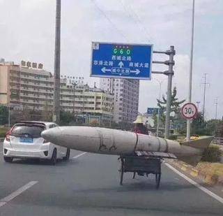 导弹|搞笑GIF: 今天收到了一个导弹, 回去试一试威力