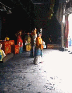 滑冰|搞笑GIF:看看我们大东北,滑冰这玩意根本就不用学的