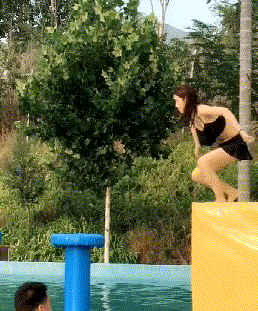 司机|爆笑GIF:夏天到了,又有美女参加闯关了,风景独好啊,老司机