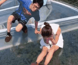 不错|搞笑GIF：妹子，什么事情把你笑成这样啊，能不能注意点形象啊。